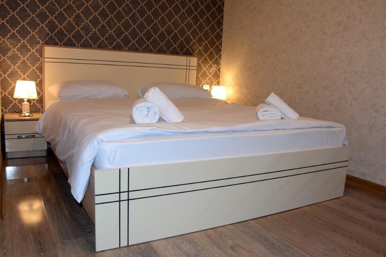 Tulpan Hotel Şǝki Rom bilde
