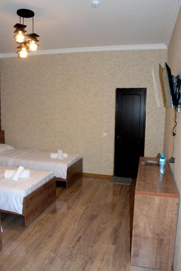 Tulpan Hotel Şǝki Eksteriør bilde
